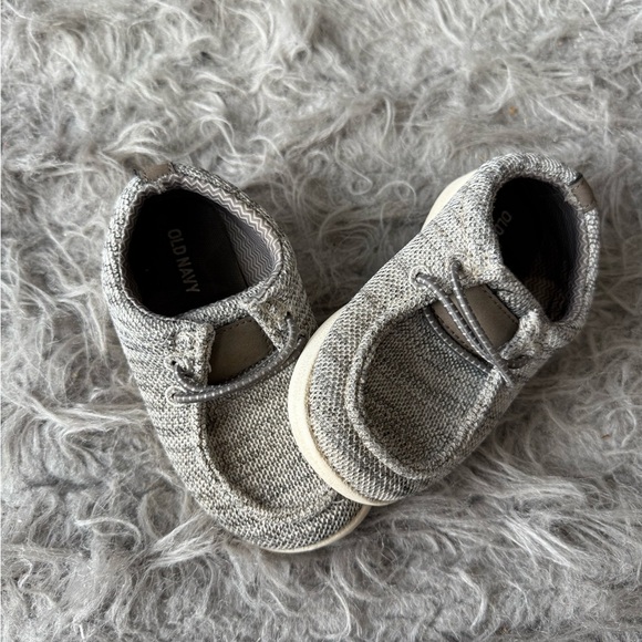 Old Navy Kids Moccasins in Light Gray - Picture 4 of 7